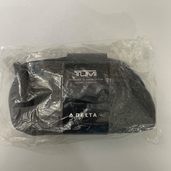 TUMI For Delta Air Lines Amenity Kit Gray Fabric Toiletry Makeup Travel Bag - Picture 1 of 4